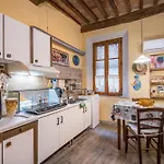La Casa Gialla Di *