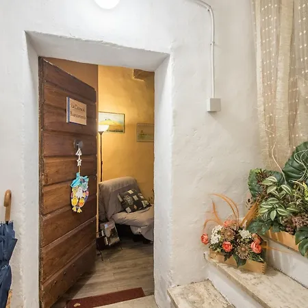 La Casa Gialla Di *